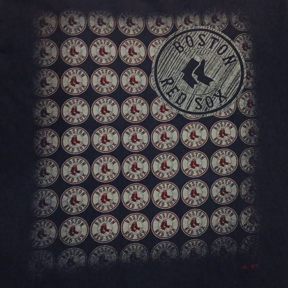 Boston Red Sox Tshirt  Size XL (Wears more like a large) PTP 19.5" Length 25" Br